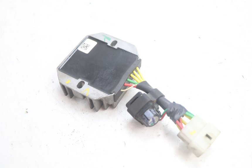 photo de REGULATEUR CHARGE PIAGGIO ZIP IGET 4T 50 (2021 - 2023) - Autre angle de vue