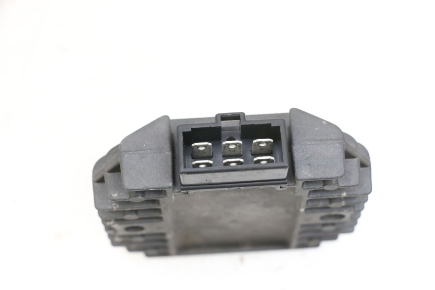 photo de REGULATEUR CHARGE KAWASAKI ZR 7 750 (1999 - 2001) - Détail de la pièce