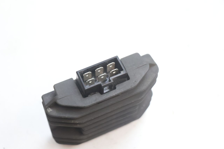 photo de RÉGULATEUR DE CHARGE KAWASAKI ZX-6R ZX6R 600 (1995 - 1997) - Autre angle de vue