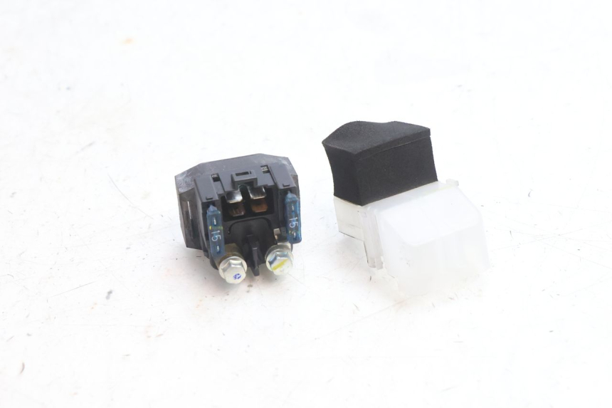 photo de RELAIS DEMARREUR YAMAHA FZ8 800 (2010 - 2016) - Détail de la pièce