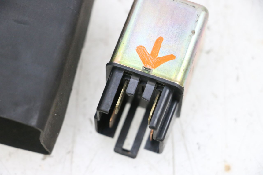 photo de RELAIS DEMARREUR HONDA NSR R 125 (1994 - 2003) - Gros plan technique