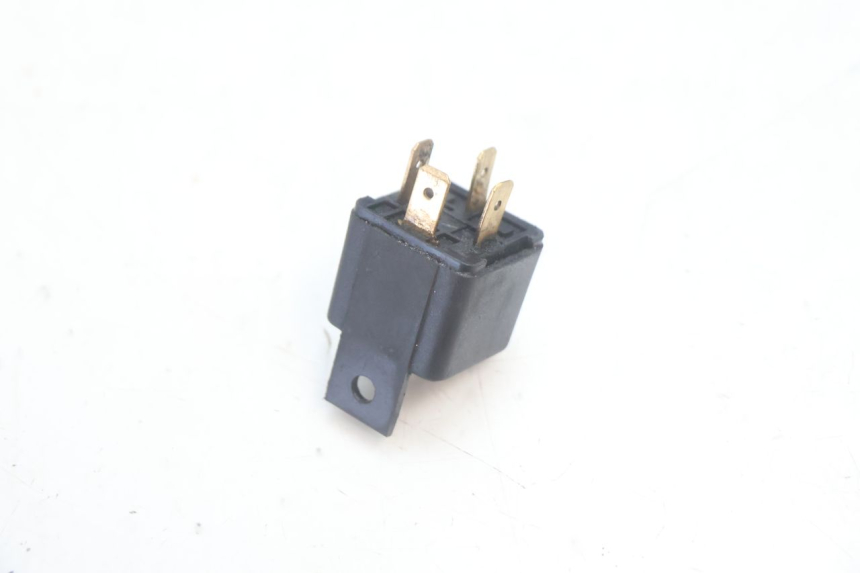 photo de RELAIS DEMARREUR YAMAHA SLIDER 50 (1999 - 2004) - Gros plan technique
