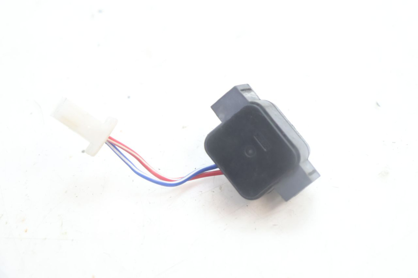 photo de RELAIS DEMARREUR YAMAHA YP MAJESTY 125 (2007 - 2010) - Autre angle de vue