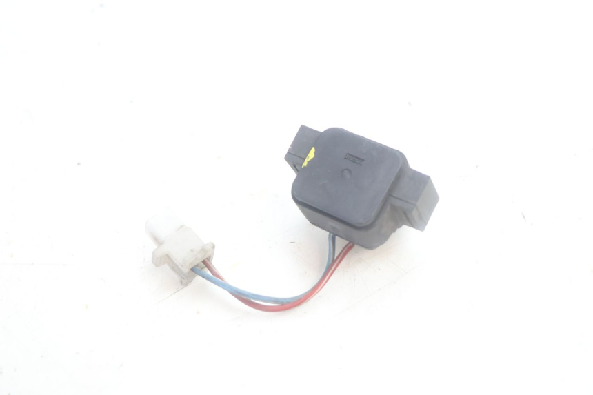 photo de RELAIS DEMARREUR YAMAHA YP MAJESTY 125 (2002 - 2006) - Autre angle de vue