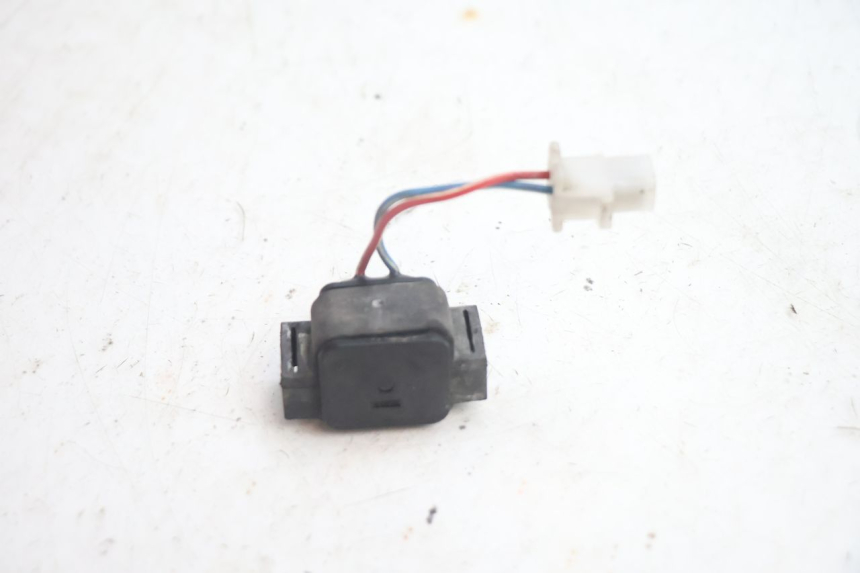photo de RELAIS DEMARREUR YAMAHA YP MAJESTY 125 (2002 - 2006) - Zoom état d’usage
