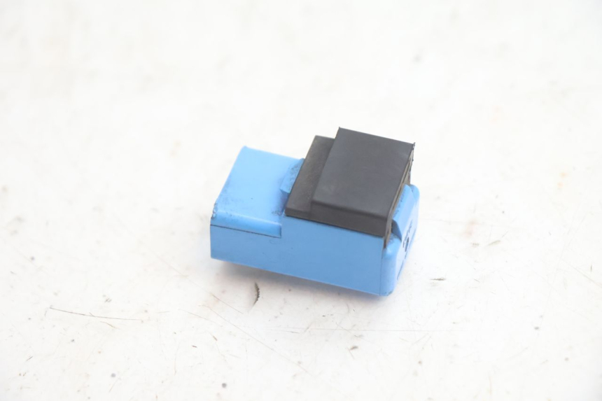 photo de RELAIS ELECTRIQUE SUZUKI BURGMAN EXECUTIVE ABS 650 (2006 - 2012) - Gros plan technique