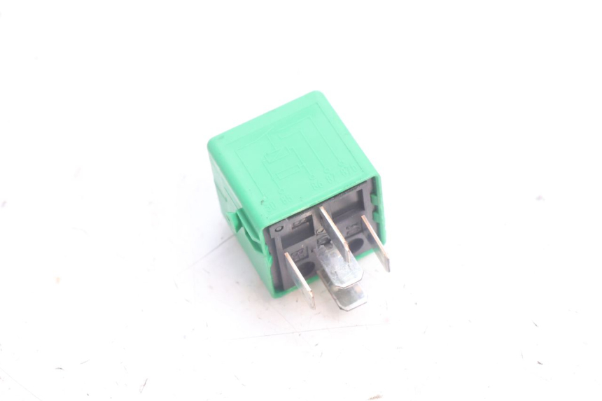 photo de RELAIS ELECTRIQUE BMW C1 125 (2000 - 2003) - Autre angle de vue