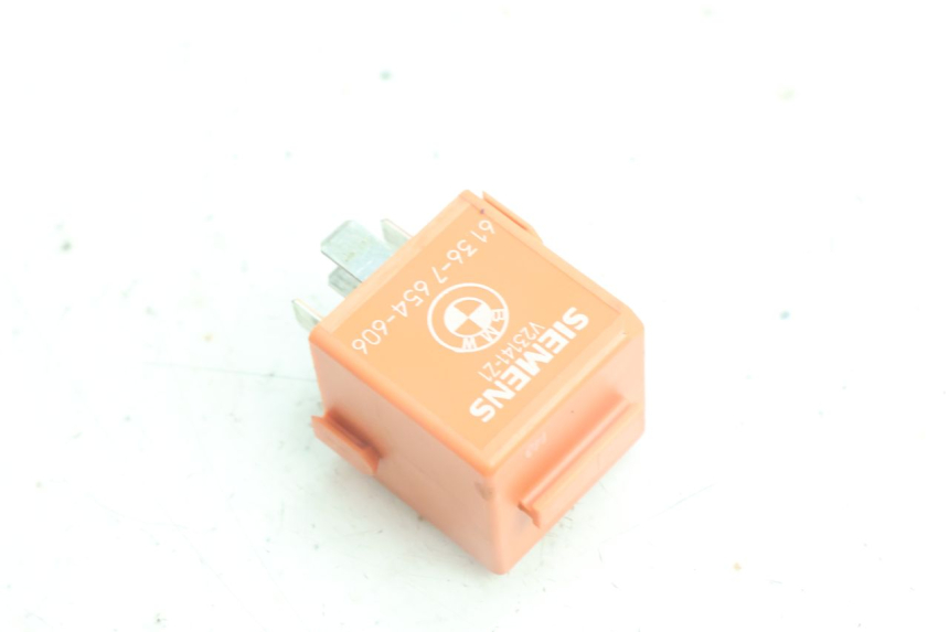 photo de RELAIS ELECTRIQUE BMW C1 125 (2000 - 2003) - Autre angle de vue