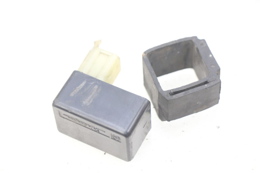 photo de RELAIS ELECTRIQUE HONDA CBR RR FIREBLADE 900 (1992 - 1994)