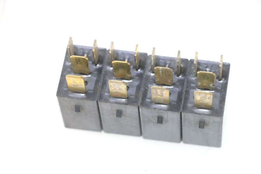 photo de RELAIS ELECTRIQUE HONDA FES PANTHEON 125 (2003 - 2007) - Détail de la pièce
