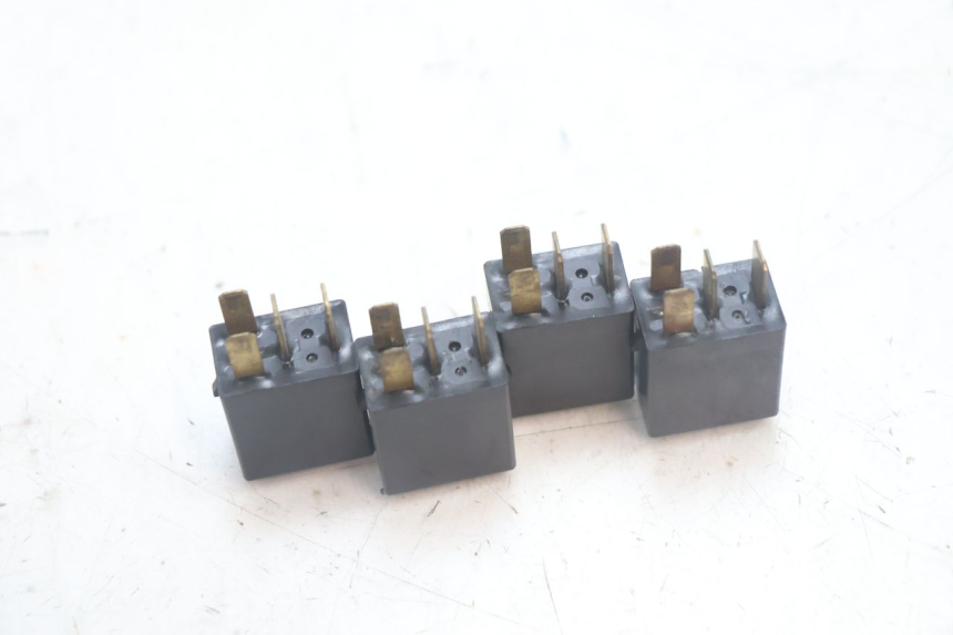 photo de RELAIS ELECTRIQUE HONDA FJS SILVER WING SILVERWING 400 (2005 - 2008) - Zoom état d’usage