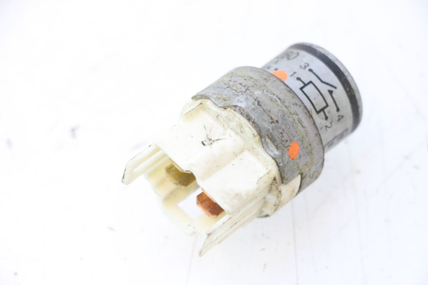 photo de RELAIS ELECTRIQUE KAWASAKI GPX F ZX750F 750 (1986 - 1990) - Zoom état d’usage
