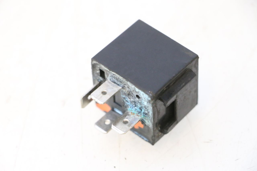 photo de RELAIS ELECTRIQUE KAWASAKI GPX F ZX750F 750 (1986 - 1990) - Détail de la pièce