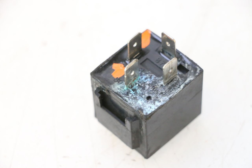 photo de RELAIS ELECTRIQUE KAWASAKI GPX F ZX750F 750 (1986 - 1990) - Autre angle de vue