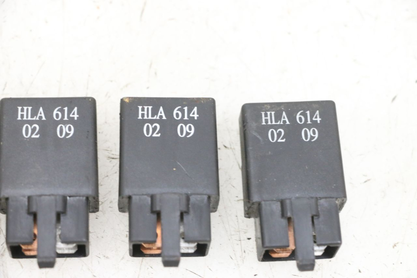 photo de RELAIS ELECTRIQUE SYM GTS EVO 125 (2009 - 2013) - Autre angle de vue