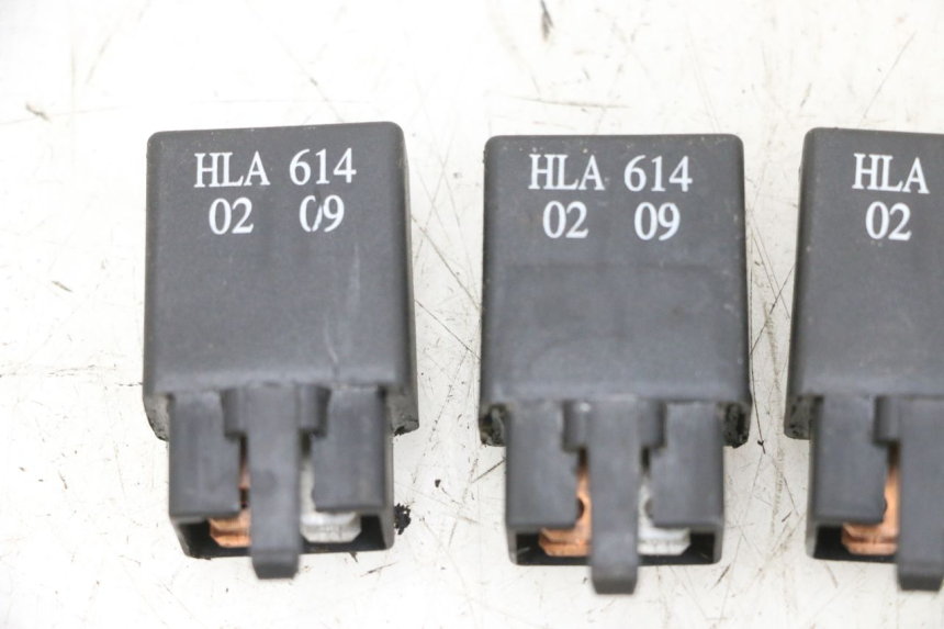 photo de RELAIS ELECTRIQUE SYM GTS EVO 125 (2009 - 2013) - Gros plan technique