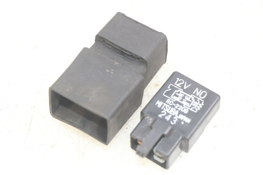 photo de RELAIS ELECTRIQUE HONDA CBR F SC25 1000 (1989 - 1992)