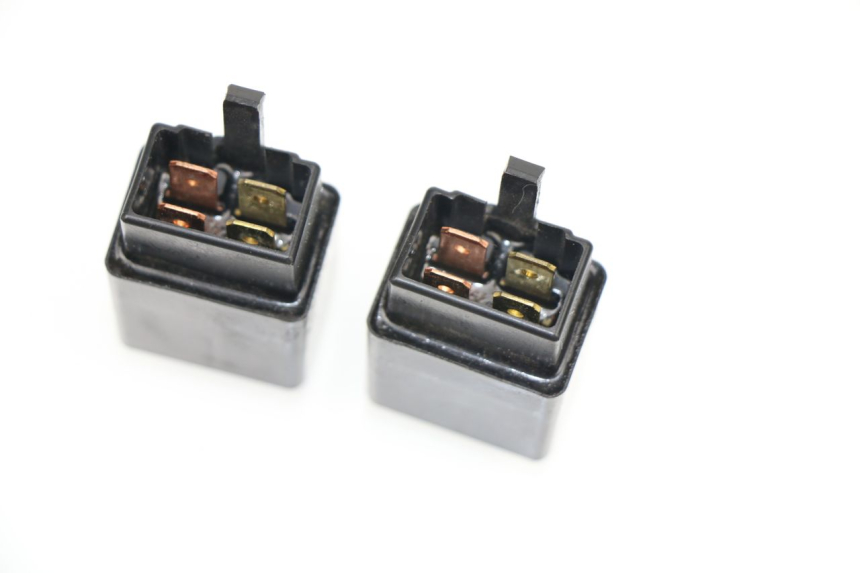 photo de RELAIS ELECTRIQUE HONDA FES FORESIGHT 250 (1997 - 2002)