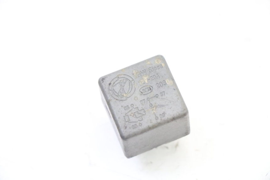 photo de RELAIS ELECTRIQUE BMW K 75 RT 750 (1989 - 1997)