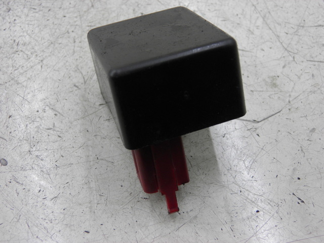 photo de RELAIS ELECTRIQUE KAWASAKI ZZR 600 (1995 - 2004)