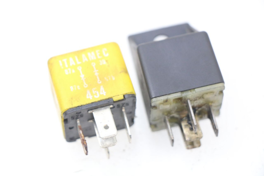 photo de RELAIS ELECTRIQUE PIAGGIO BEVERLY 500 (2003 - 2007)