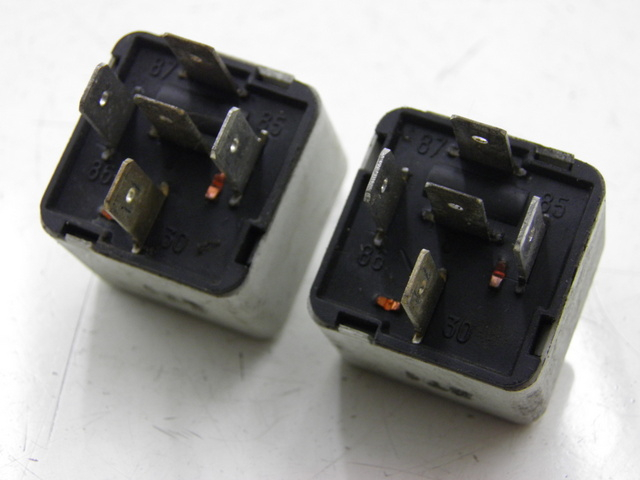 photo de RELAIS ELECTRIQUE PIAGGIO BEVERLY 125 (1998 - 2005)