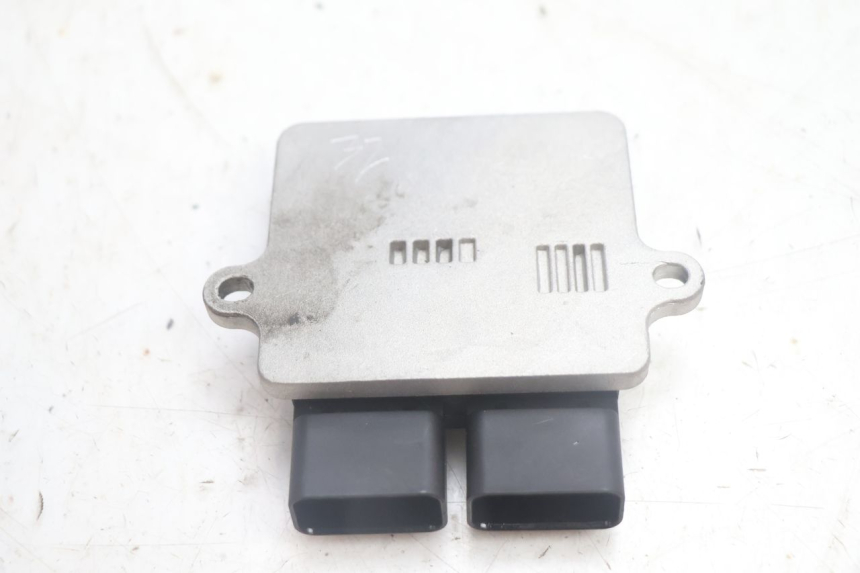 photo de RELAIS ELECTRIQUE JM MOTORS R-MAX TECH 50 (2024 - 2026) - Gros plan technique