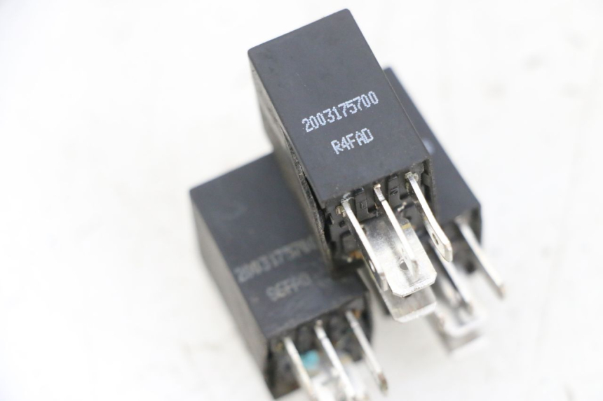 photo de RELAIS ELECTRIQUE PEUGEOT SPEEDFIGHT 4 4T EFI 50 (2021 - 2025) - Zoom état d’usage