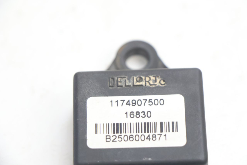 photo de RELAIS ELECTRIQUE PEUGEOT VIVACITY 50 (2004 - 2009) - Détail de la pièce