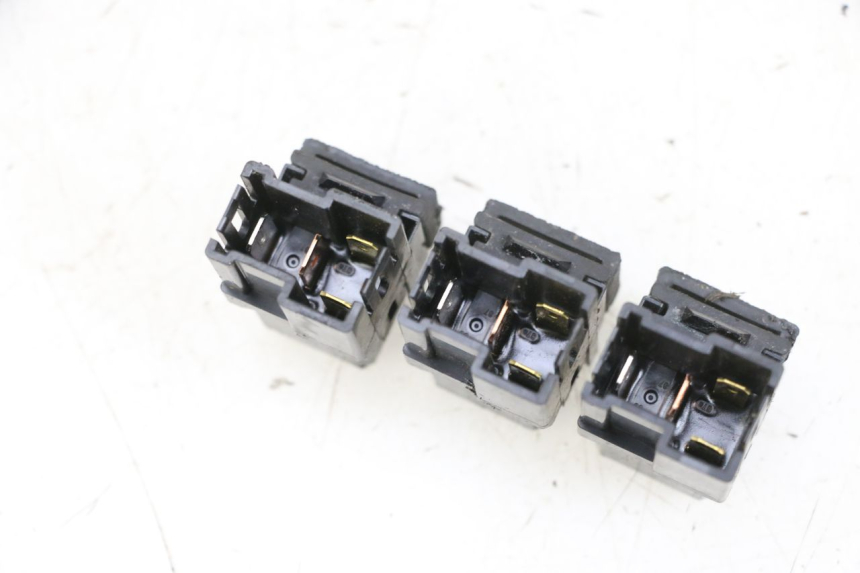 photo de RELAIS ELECTRIQUE YAMAHA XMAX X-MAX 125 (2006 - 2009) - Gros plan technique