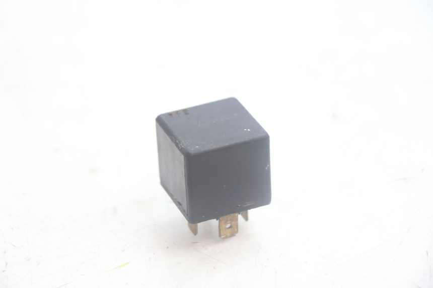 photo de RELAIS ELECTRIQUE YAMAHA YP MAJESTY 125 (2002 - 2006) - Détail de la pièce