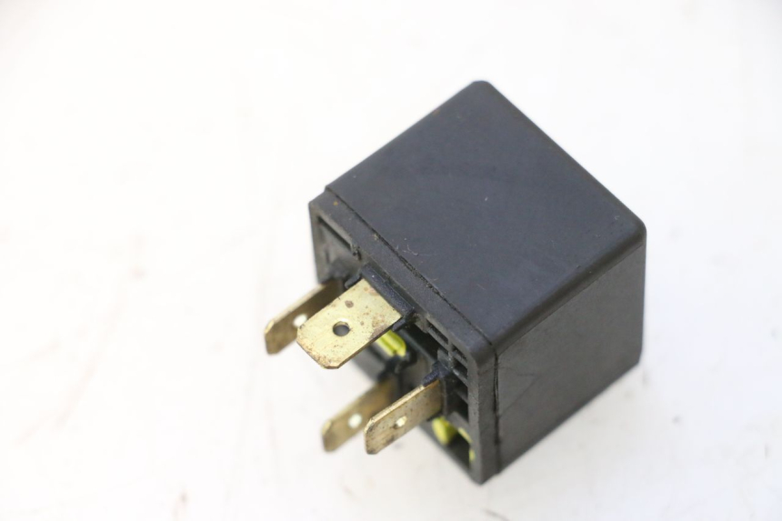 photo de RELAIS ELECTRIQUE YAMAHA YP MAJESTY 125 (1998 - 2001) - Détail de la pièce