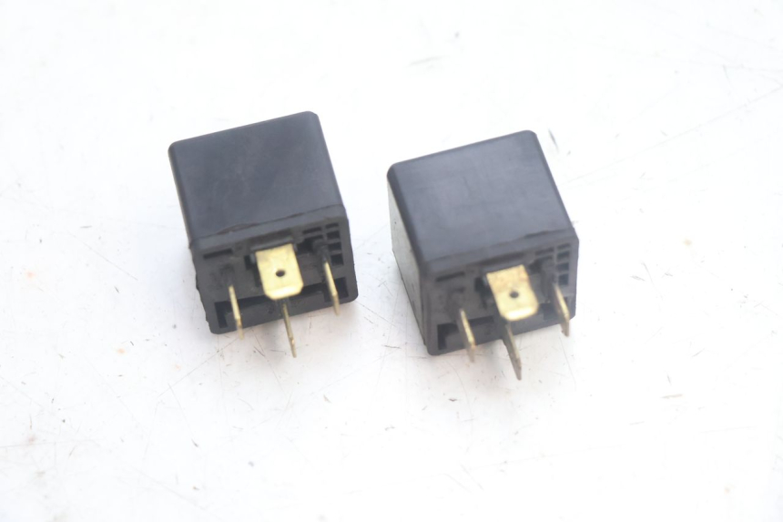photo de RELAIS ELECTRIQUE YAMAHA YP MAJESTY 125 (2002 - 2006) - Détail de la pièce
