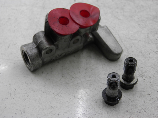 photo de REPARTITEUR FREIN HONDA FJS SILVER WING 600 (2003 - 2005)