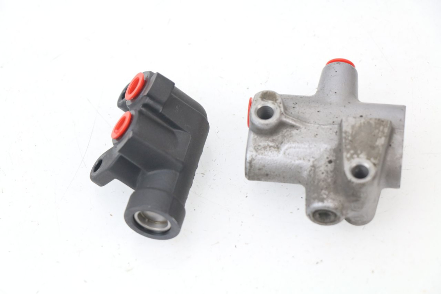 photo de REPARTITEUR FREIN HONDA VFR F 1200 (2010 - 2015) - Autre angle de vue