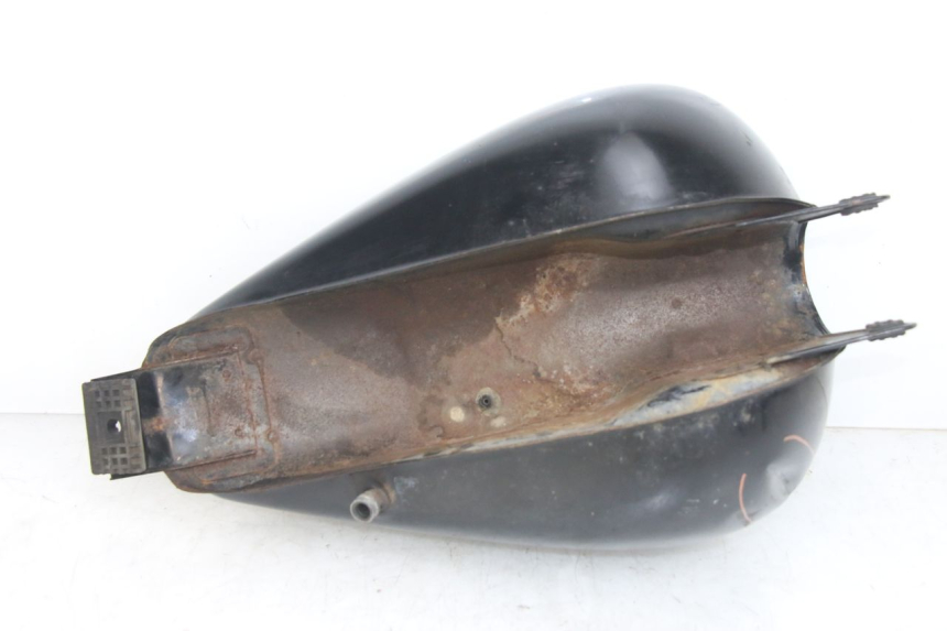 photo de RESERVOIR ESSENCE HONDA CA REBEL 125 (1995 - 2001) - Gros plan technique