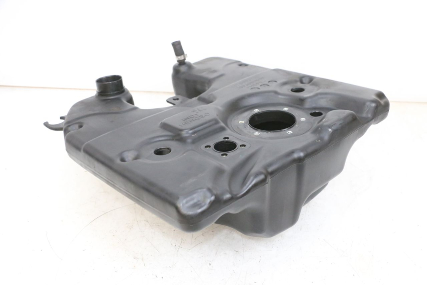 photo de RESERVOIR ESSENCE PEUGEOT DJANGO 4T 50 (2014 - 2019) - Gros plan technique