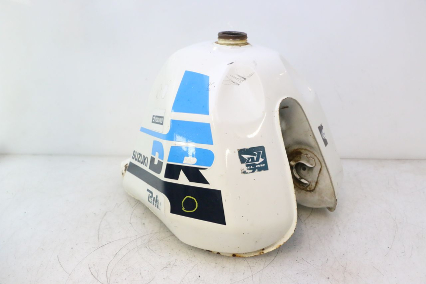 photo de RESERVOIR ESSENCE SUZUKI DR S 600 (1985 - 1989) - Vue principale