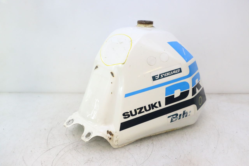 photo de RESERVOIR ESSENCE SUZUKI DR S 600 (1985 - 1989) - Vue rapprochée