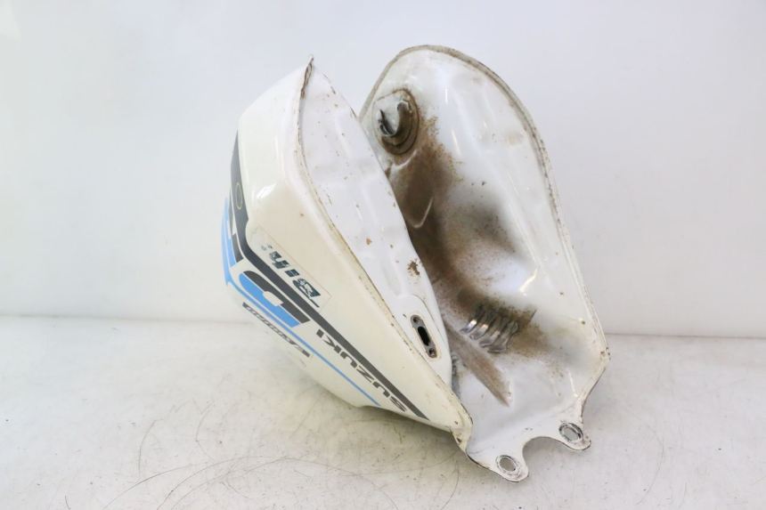 photo de RESERVOIR ESSENCE SUZUKI DR S 600 (1985 - 1989) - Zoom état d’usage