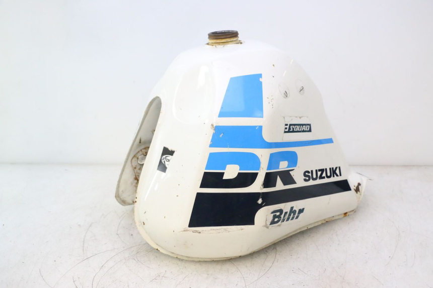 photo de RESERVOIR ESSENCE SUZUKI DR S 600 (1985 - 1989) - Autre angle de vue