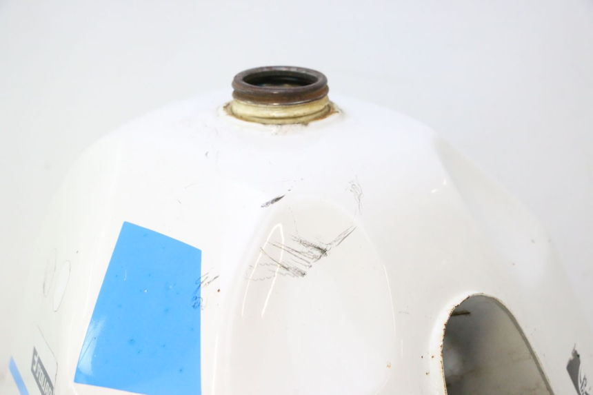 photo de RESERVOIR ESSENCE SUZUKI DR S 600 (1985 - 1989) - Points de fixation