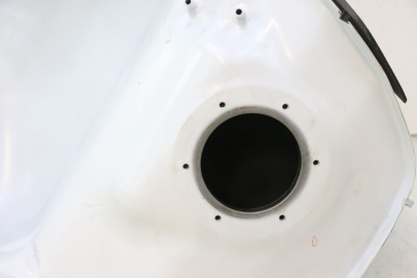 photo de RESERVOIR ESSENCE YAMAHA FZ8 800 (2010 - 2016) - Vue rapprochée