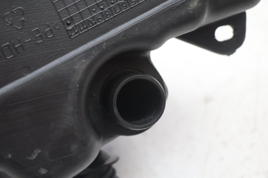 photo de RESERVOIR ESSENCE GILERA GP 800 (2007 - 2013) - Vue rapprochée
