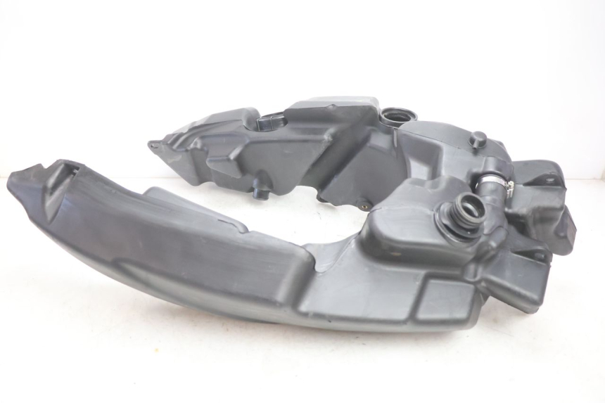 photo de RESERVOIR ESSENCE GILERA GP 800 (2007 - 2013) - Autre angle de vue