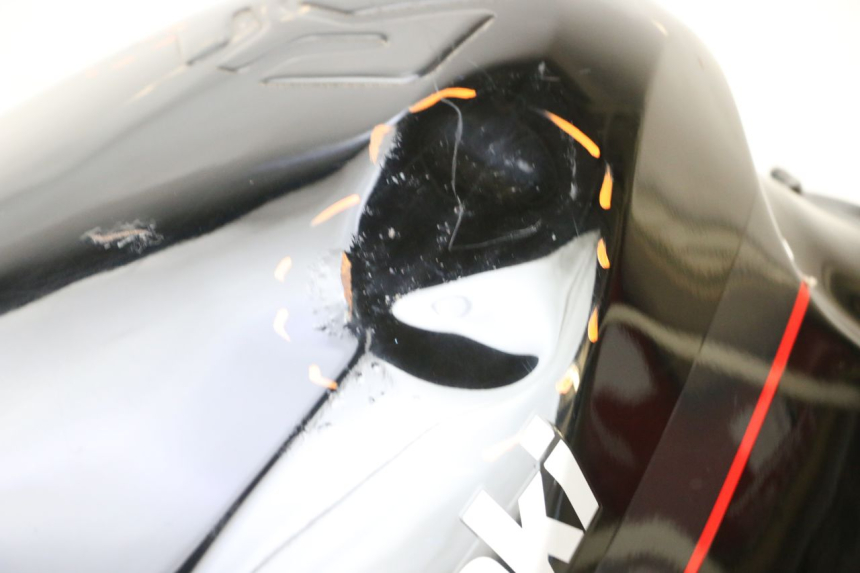 photo de RESERVOIR ESSENCE KAWASAKI GPZ RX 1000 (1986 - 1988) - Zoom état d’usage