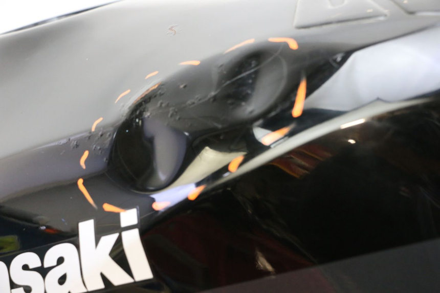 photo de RESERVOIR ESSENCE KAWASAKI GPZ RX 1000 (1986 - 1988) - Gros plan technique