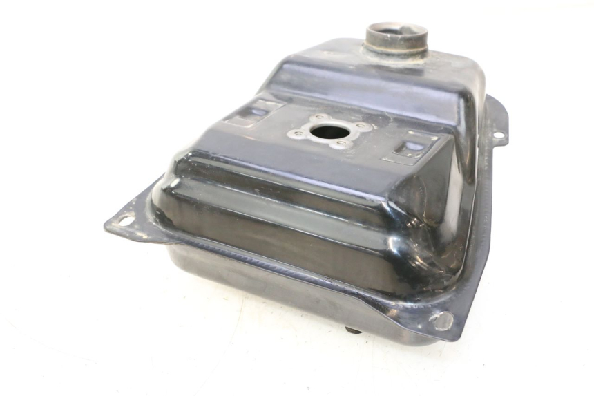 photo de RESERVOIR ESSENCE TNT MOTOR GRIDO 2T 50 (2010 - 2019) - Gros plan technique