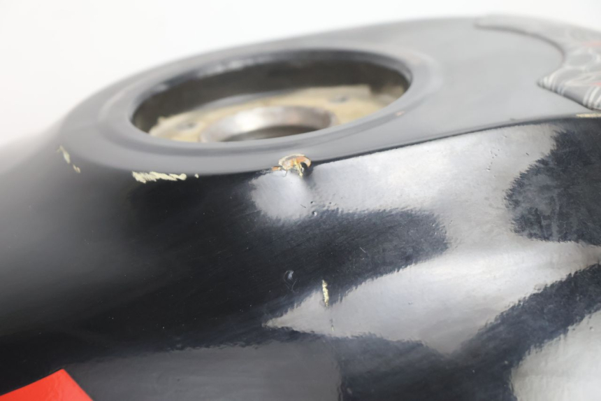 photo de RESERVOIR ESSENCE SUZUKI GSX F GSXF 750 (1988 - 1998) - Détail de la pièce