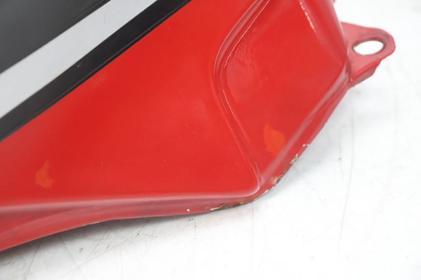 photo de RESERVOIR ESSENCE SUZUKI GSX F GSXF 750 (1988 - 1998) - Gros plan technique